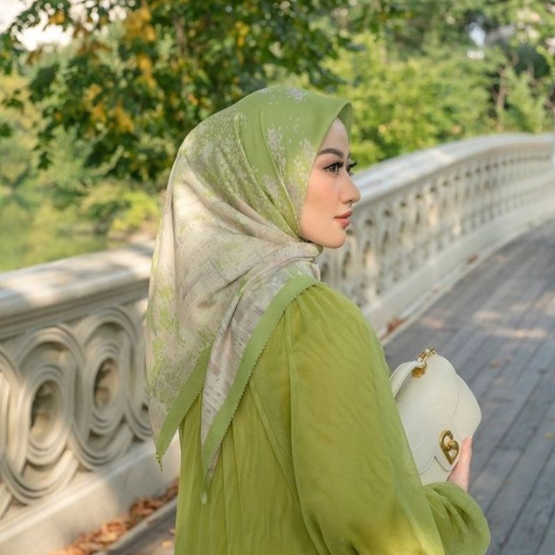 Buttonscarves New York 3 Courage Satin Square - Murray Hill