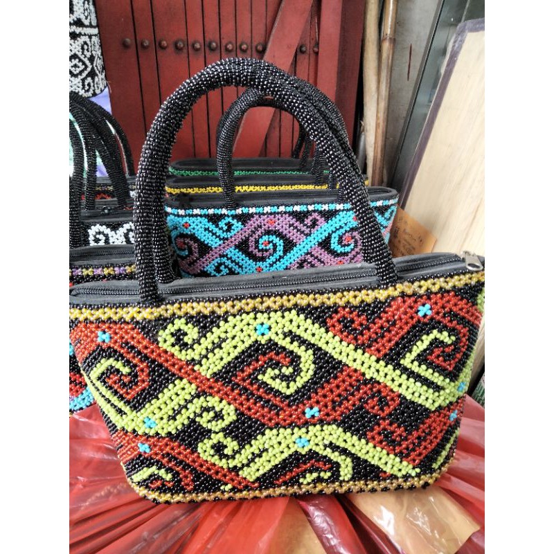 TAS MANIK KHAS KALIMANTAN TAS TENTENG MANIK KHAS KALIMANTAN KERAJINAN TANGAN