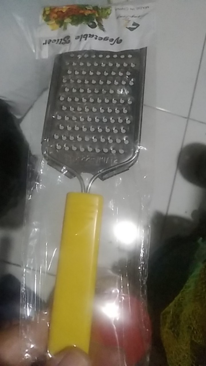 Parutan Keju Stainless Ukuran Sedang Warna Warni