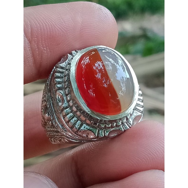 Batu cincin merah putih