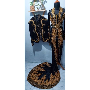 1 stel kebaya bludru ekor alusan