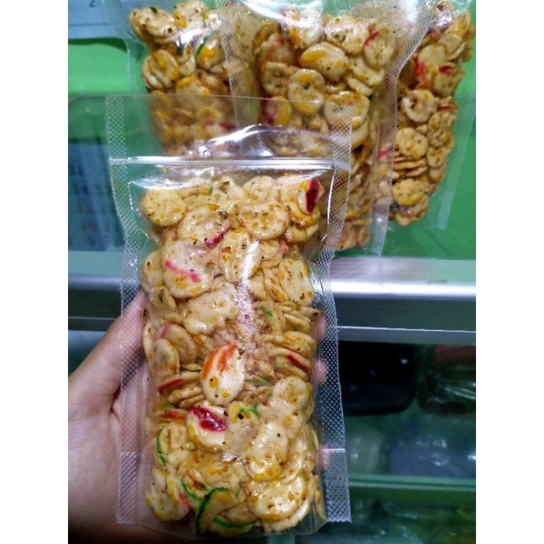 

KERUPUK SEBLAK PEDAS (sambal ulekan) daun jeruk 80gr