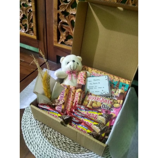 

Hampers Cokelat / Kotak Coklat / Hadiah