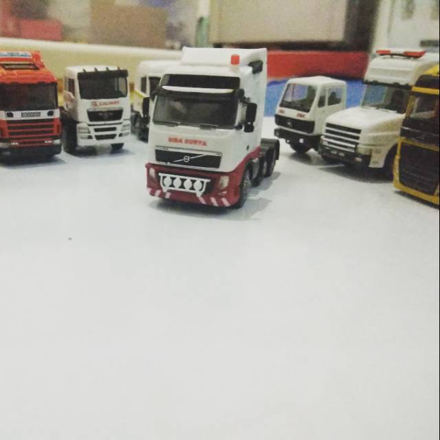 Herpa Volvo Fh 16 custom with decal Siba surya
