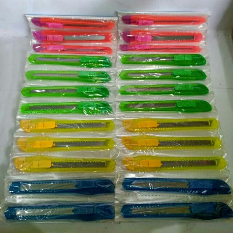 

CUTTER KECIL RENTENG ISI 12 PCS/KATER RENTENG KECIL/ CUTTER TANGGUNG MURAH