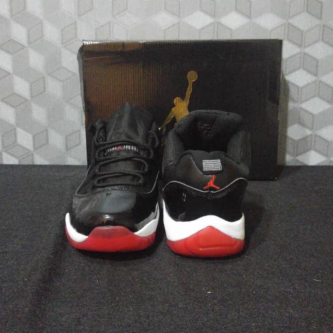 Hemat Sepatu Basket Air Jordan 11 (Aj Xi) Low "Bred" - Bred, 37 Terlaris