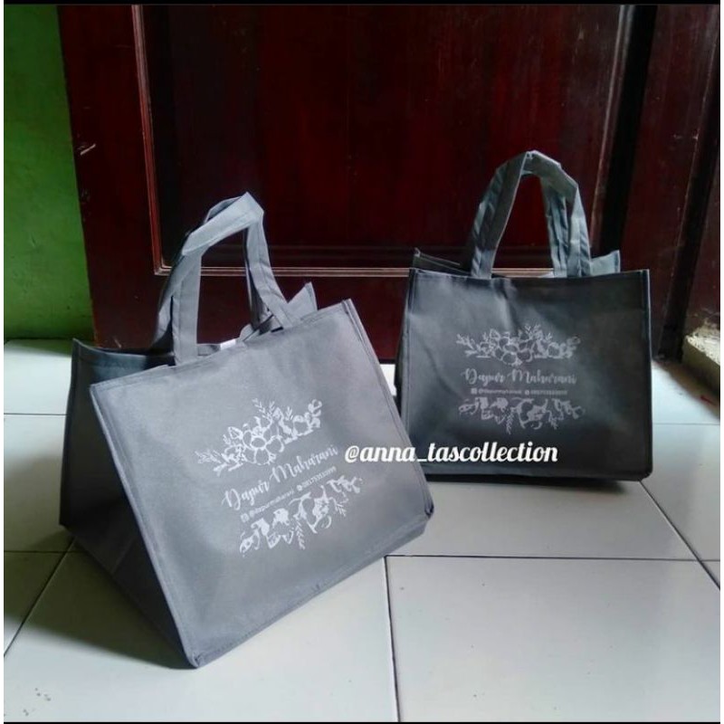 

Tas spunbond sablon/Box Nasi/Box Kue 25x25x20 min 50 pcs (tas jahit)