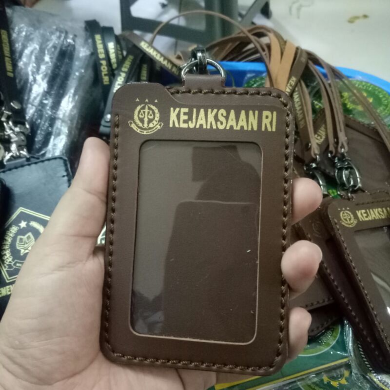 

GANTUNGAN ID CARD KEJAKSAAN RI KULIT