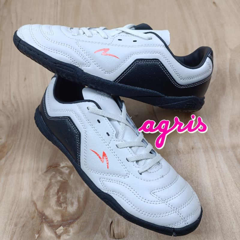SEPATU FUTSAL SPECS ASTERA IN - COOL GRAY/BLACK