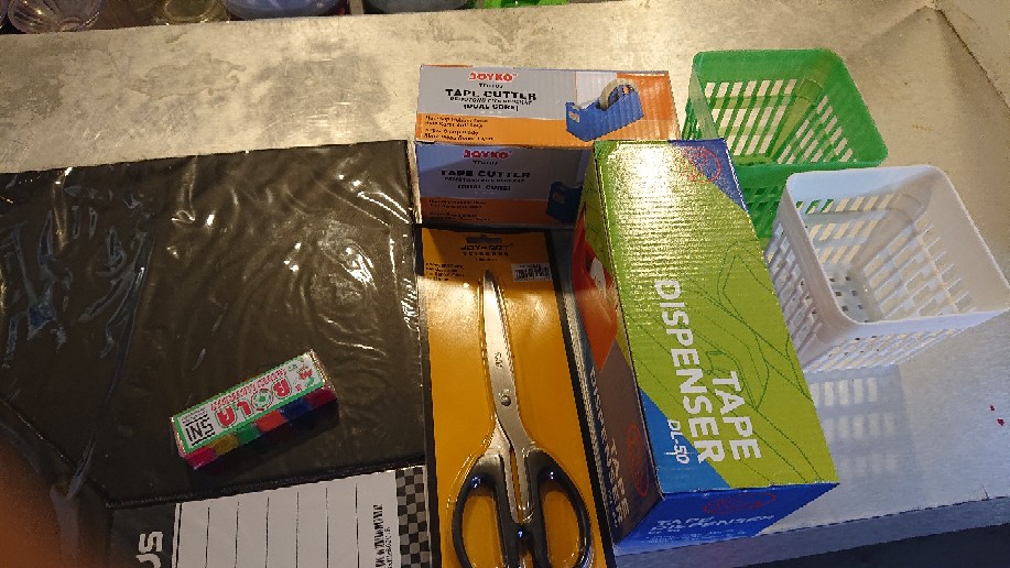 Tempat Wadah Keranjang Pulpen Pensil Desk Holder