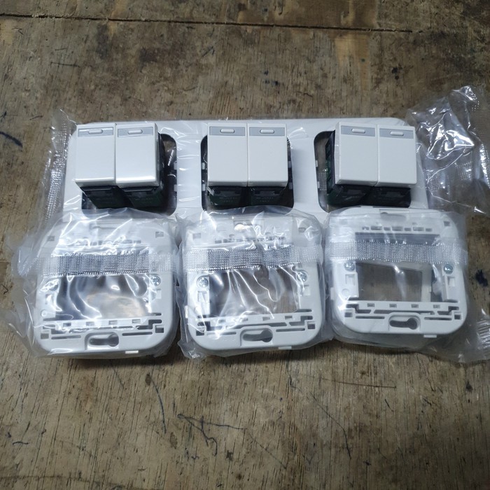 SAKLAR SAKELAR SERI 3GANG 3 G GANG 5571 / 5531 PANASONIC WIDE SERIES WS SET