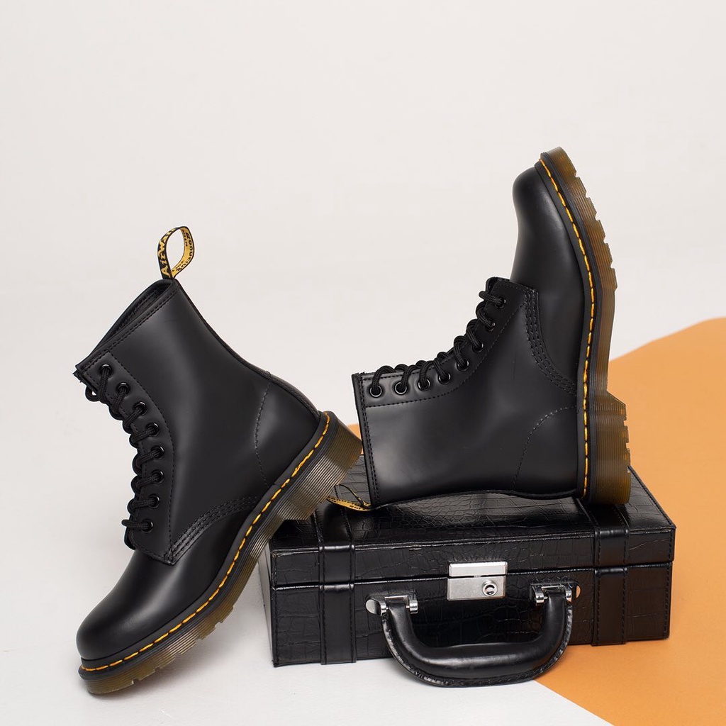 Sepatu boot pria wanita kulit asli Model docmart