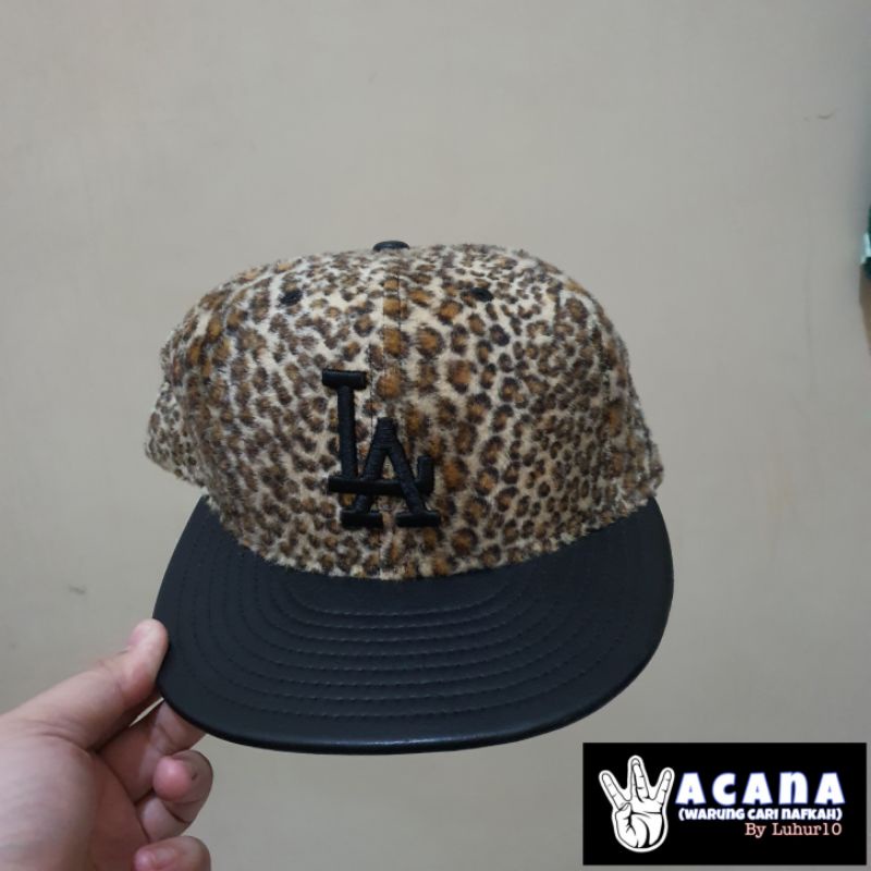 Topi Snapback New Era Logo LA Motif Leopard Ukuran Setelan [Second]