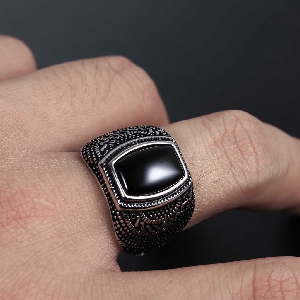 Cincin Bahan Titanium Steel Warna Hitam Gaya Vintage Untuk Pria