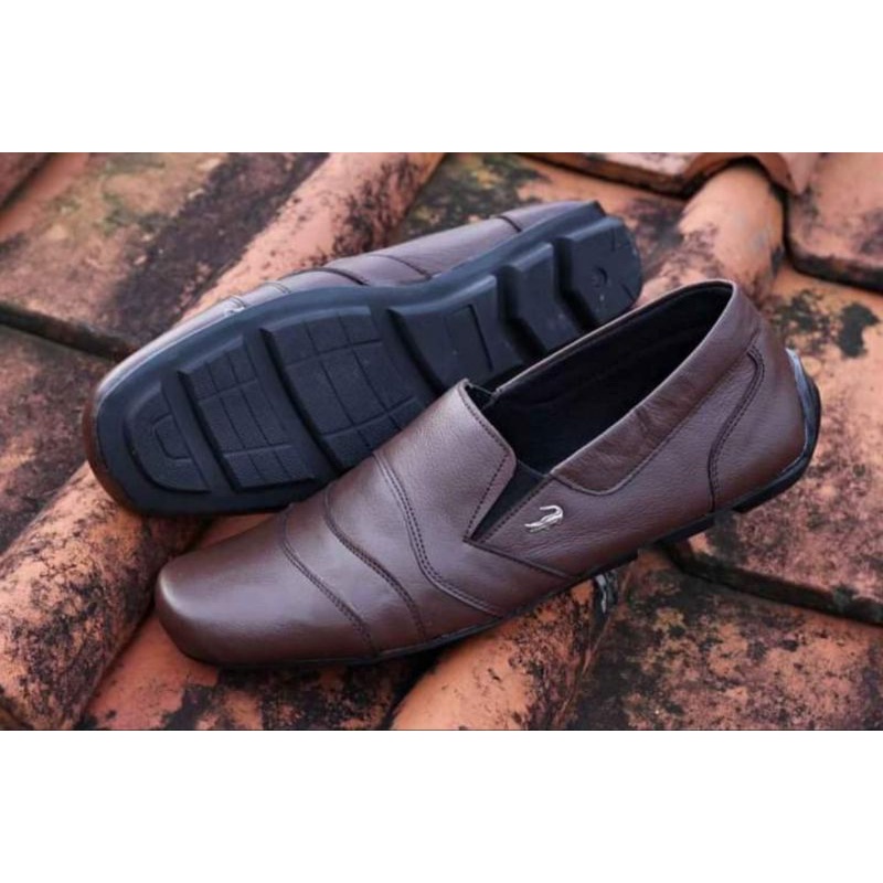 Sepatu kulit asli buaya