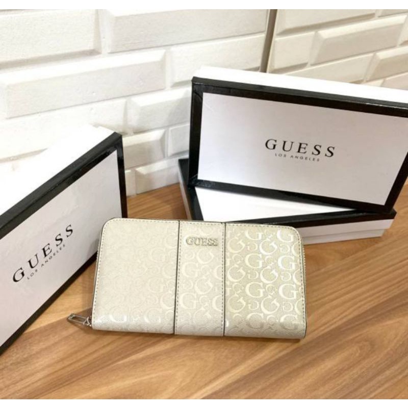 Dompet guess holo