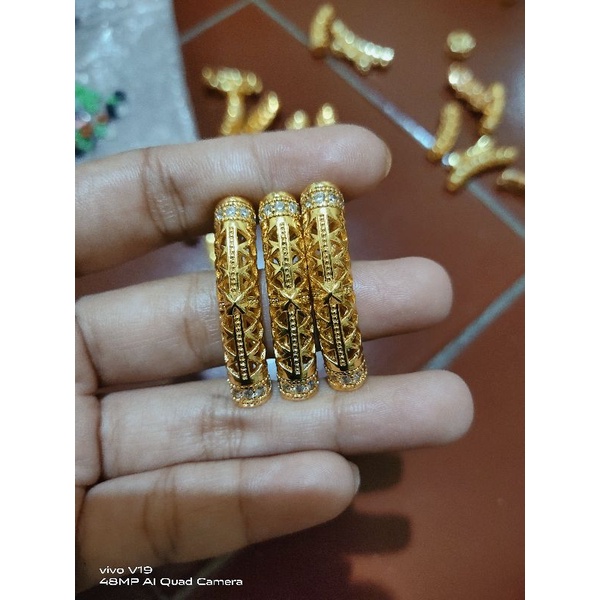 liontin gelang tangan