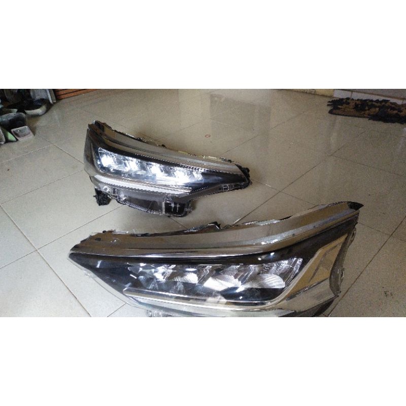 lampu depan mobil Avanza Veloz 2022