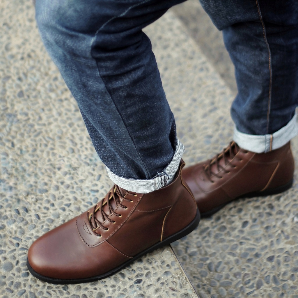 MAINTS BROWN ORIGINAL x REYL MAN Sepatu Kulit Sapi Asli Pria Boots Coklat Tali Casual Semi Formal Vintage Klasik Dewasa Jalan Santai Main Hangout Kuliah Kerja Kantor Classic Boot Genuine Leather Shoes Motor Bikers Touring Footwear Keren Terbaru Kekinian