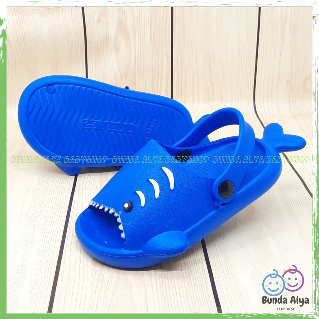 Sendal Anak Laki Laki IMPORT Usia 3 4 5 Tahun Baby Shark Elastis Lentur - Sepatu Sandal Slop Anak Cowok Model Ikan Lucu BIRU Sendal Anak Cowok Cewek Kret Anti Licin Sendal Slop Anak Tali Belakang Nyaman Dipakai Size 24-28