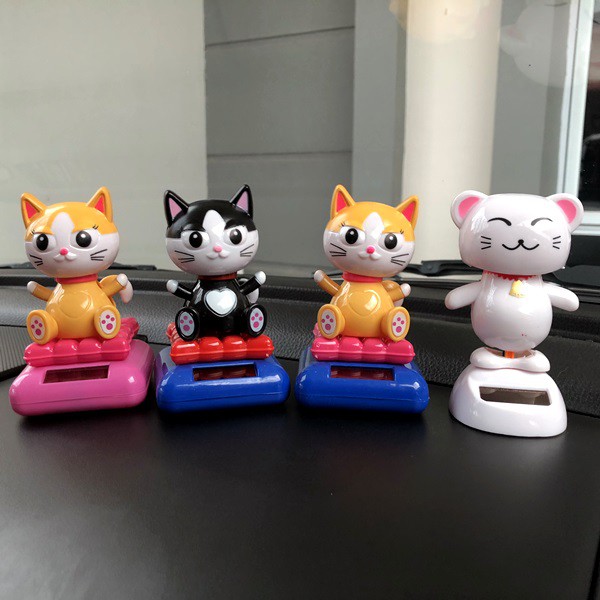 LITTLE CUTE CAT Kucing Boneka Figure Miniatur Pajangan Mobil Solar Power Goyang Kepala Shacking Head