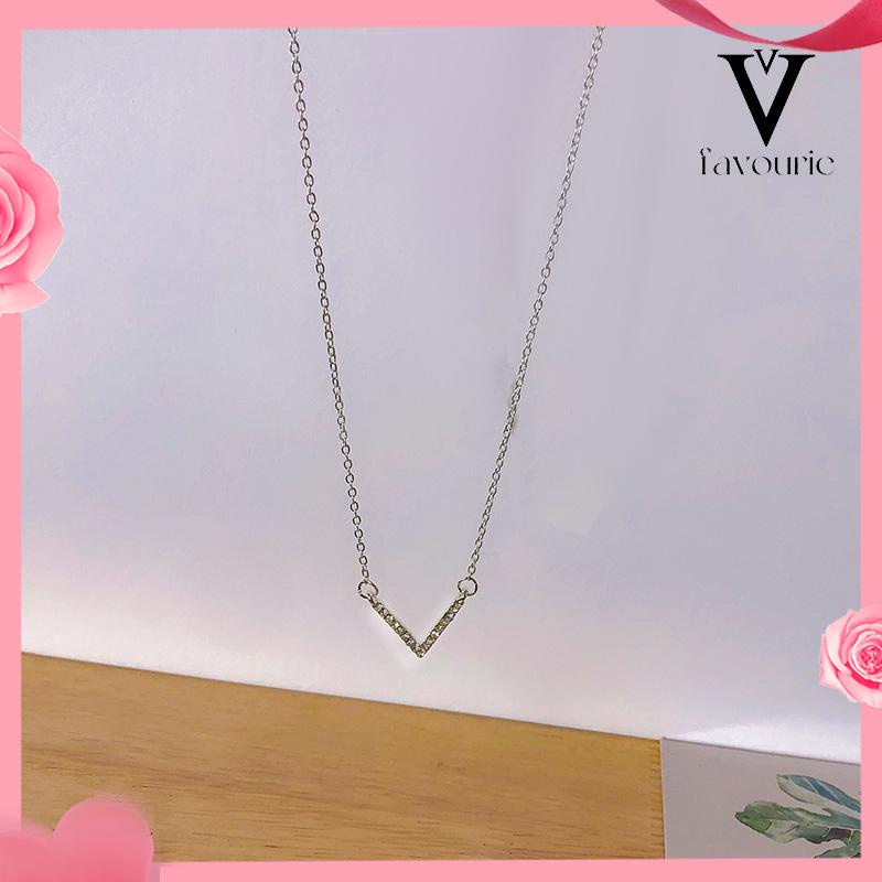 [COD]Liontin berbentuk huruf V Wanita Desain Niche Fashion Temperamen Kalung Mewah Ringan-FA