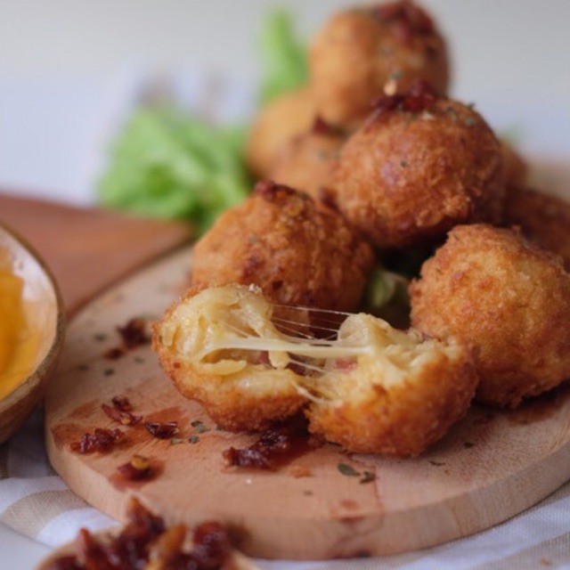 

Mac&Cheese SmokedBeef Fried Balls (Frozen / Matang)