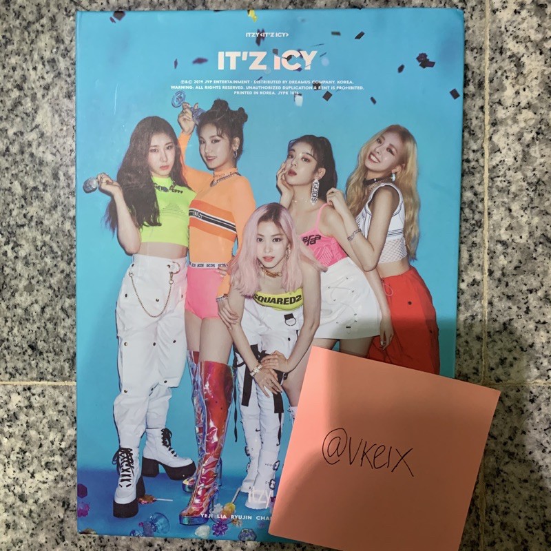 ALBUM ITZY IT’Z ICY YUNA (IT’Z Ver) COVER YUNA