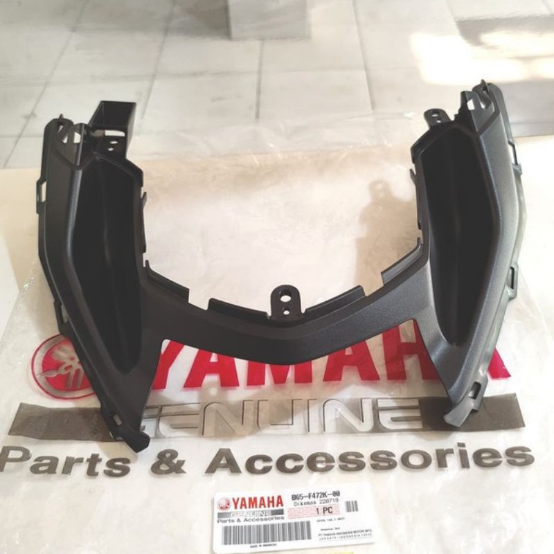 SAMBUNGAN BODY BELAKANG BAGIAN BAWAH LAMPU STOP AEROX 155 ORIGINAL YAMAHA