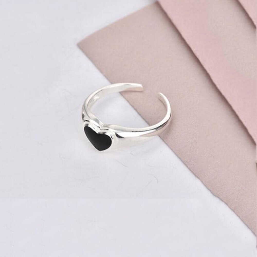 Cincin Model Terbuka Dapat Disesuaikan Desain Hati Warna Hitam Gaya Vintage Korea Untuk Wanita