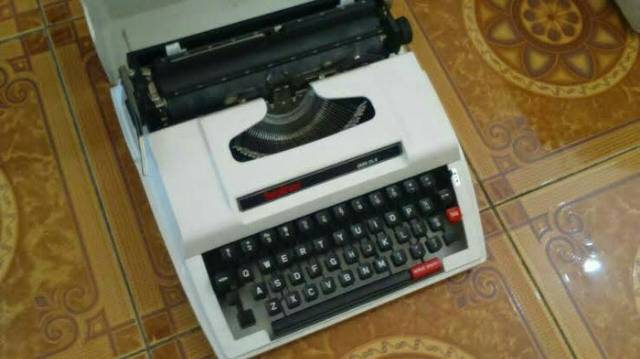 BROTHER M2000 Manual 13 Inch Ukuran Folio/A4 Melintang-Mesin Ketik/Tik