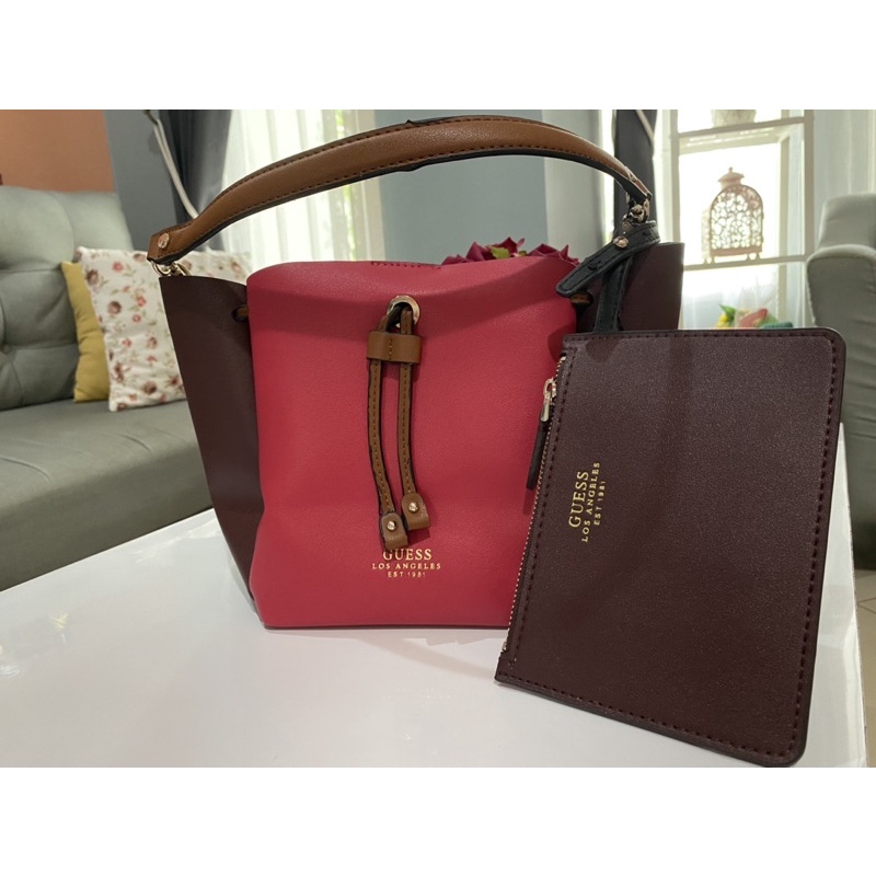 Tas Guess original counter .