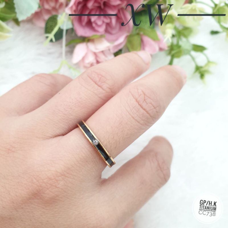 4s grosir solo || Cincin titanium anti karat || Cincin Couple Titanium Anti Karat Aksen Berlian Imitasi untuk Pria / Wanita