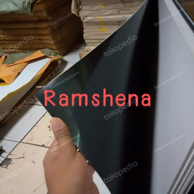 

gravoply/bahan name tag/60x120cm tebal 1.5mm/hitam