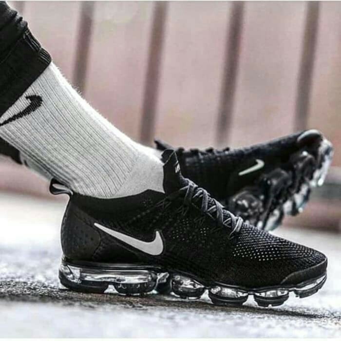 vapormax 2.0 triple black