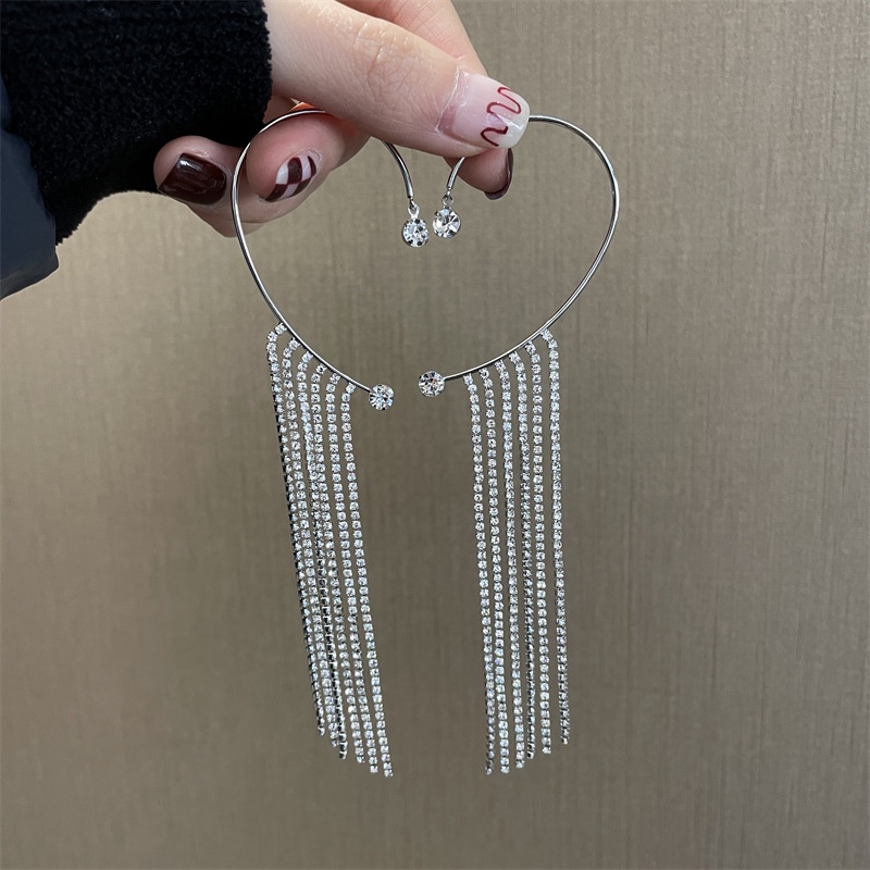 Anting Tusuk Gantung Wanita Bahan Metal Warna Silver Desain Rumbai Hias Berlian Gaya Korea Untuk Pesta