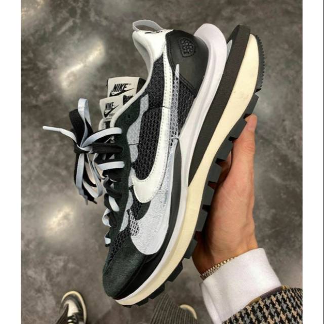 Sacai x Nike Vaporwaffle Black for man ukuran 40-45 Premium Quality BNIB