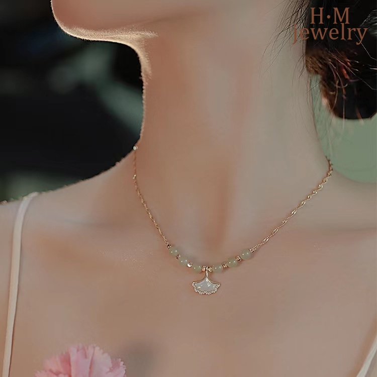 Kalung Rantai Klavikula Hias Daun Ginkgo Giok Hetian Warna Putih Aprikot