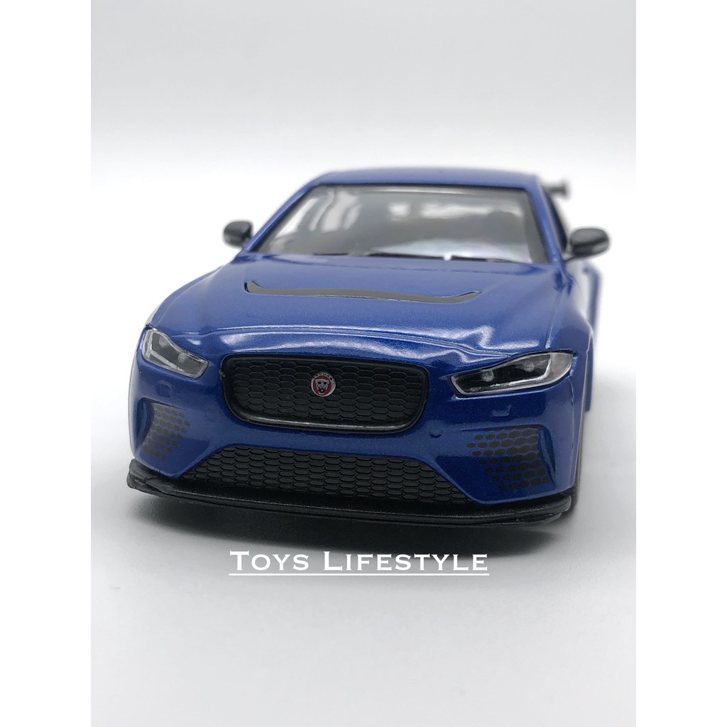 Kinsmart Diecast - Jaguar XE SV Project 8 Skala 1:36 (Biru)