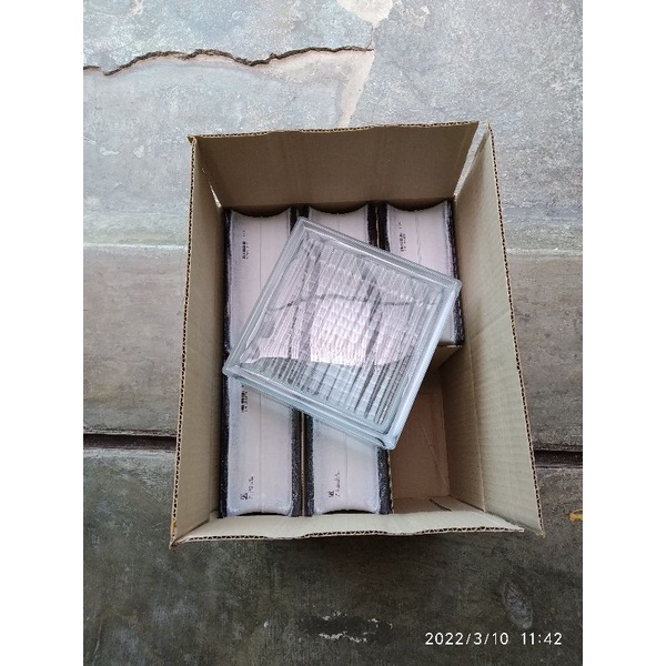 RB Glass Block Vertikal Quadra Mulia
