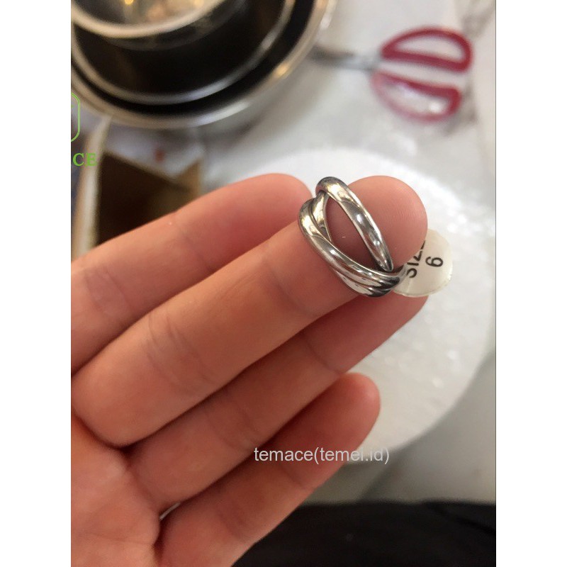 Cincin Bahan Stainless Steel dengan 3 Pilihan Warna untuk Pria / Wanita