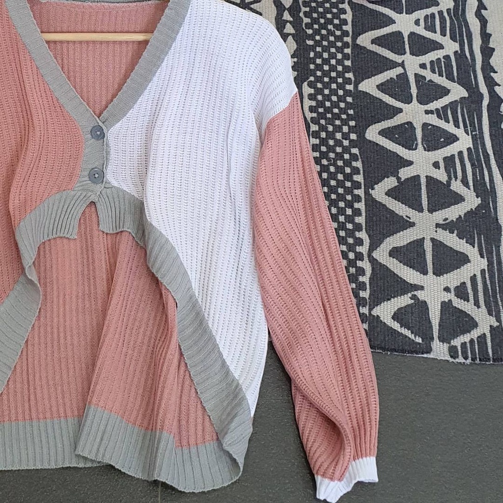 Quin Moon Outher Rajut Cardigan Kancing Model Croptop Kekinian