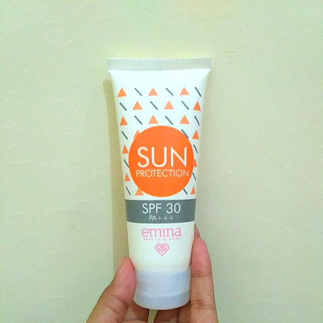 Jual ORIGINAL Sunblock Emina Sun Protection SPF 30 Sunblock Wajah dan Badan Shopee Indonesia
