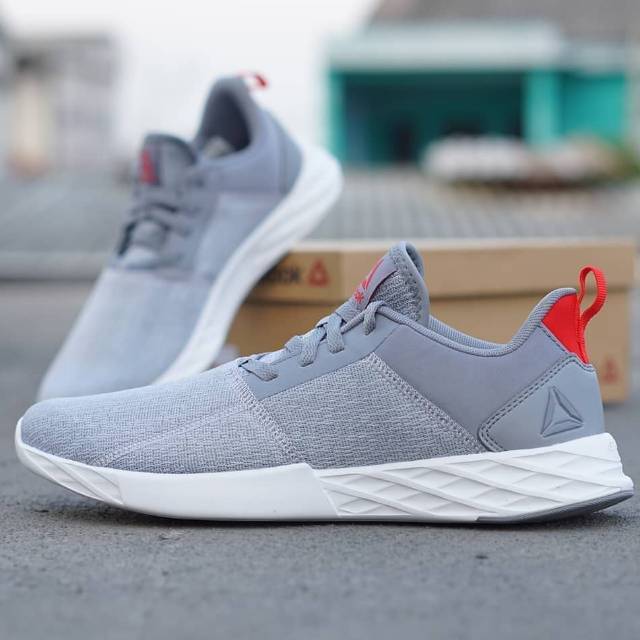 REEBOK ASTRORIDE STRIKE DV4368
