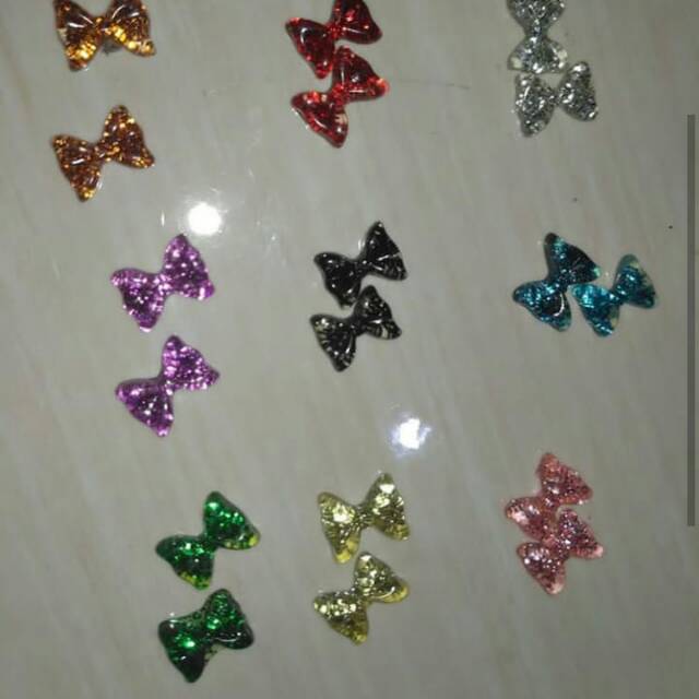 

Pita glitter nail art