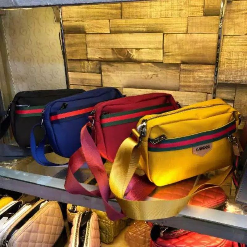 Tas Slempang Gucci Reporter Kanvas