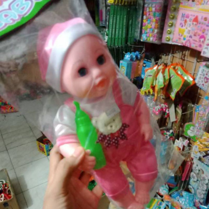 Boneka bayi nangis