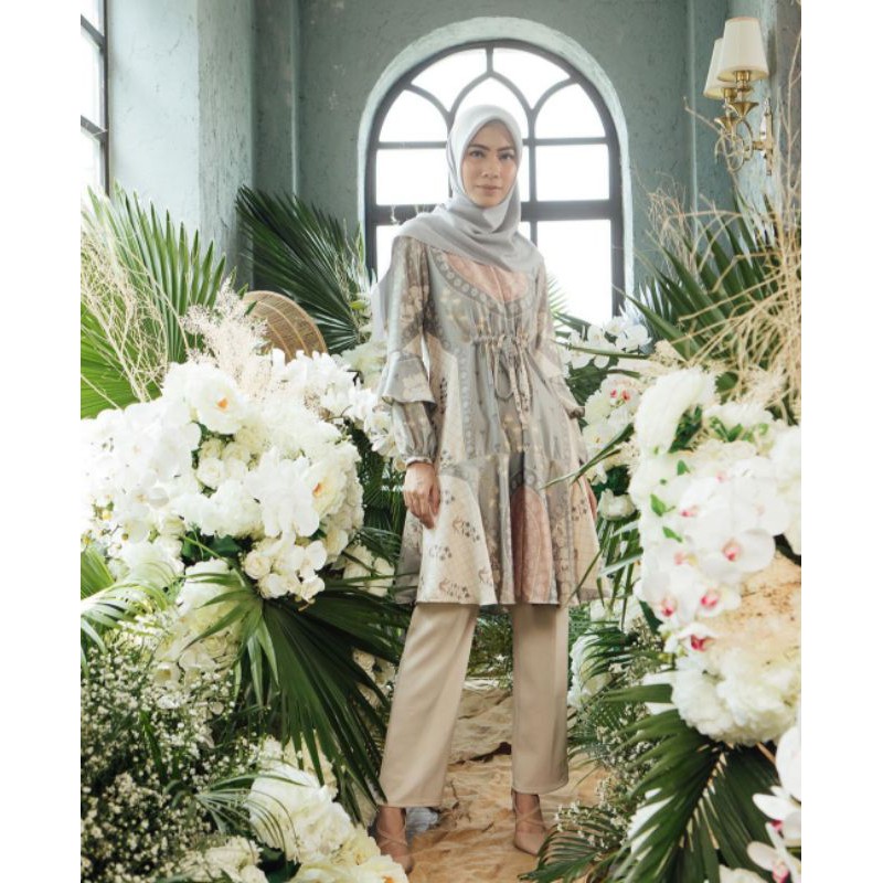 RAFFLESIA TUNIC wearing klamby