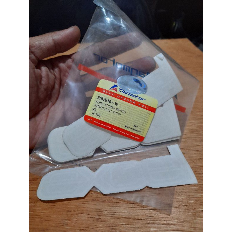 stiker vespa excel putih