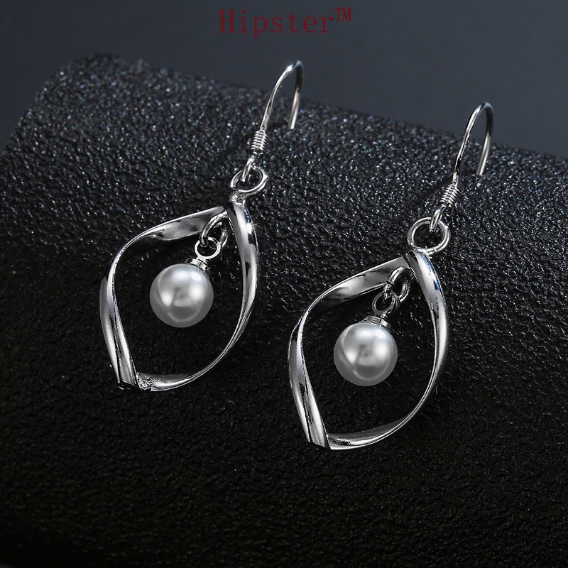 Creative Design Rotating Pearl Grace Hollow Ear Stud